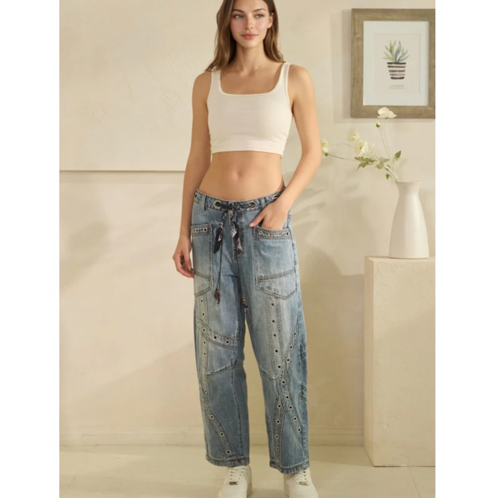 Oli & Hali Light Wash Embellished Cropped Jeans - Picture 8 of 10